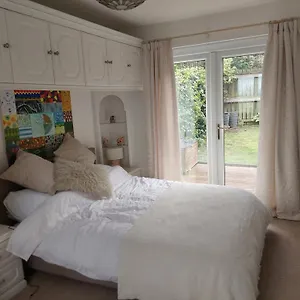 Guest house 210 Greenlea Court 