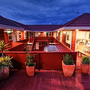 Hostel Haka House 